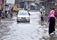 暴雨淹没了两座城市